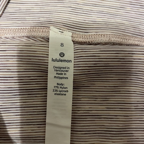Womens Lululemon leggings. Style- wunder under. Size 8. Cropped version - Picture 2 of 3